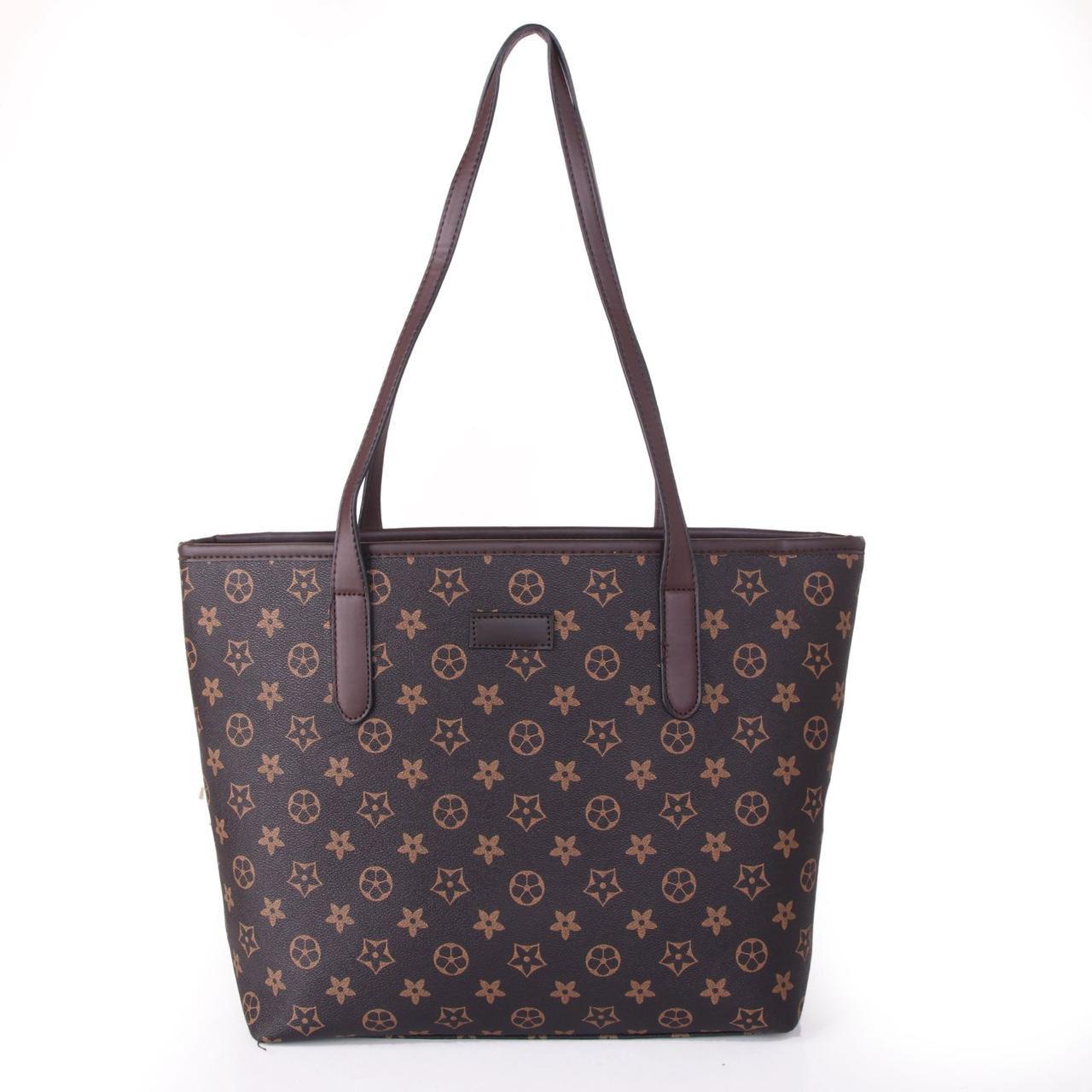 Classic women leather tote bag in brown with spacious interior and sturdy handles